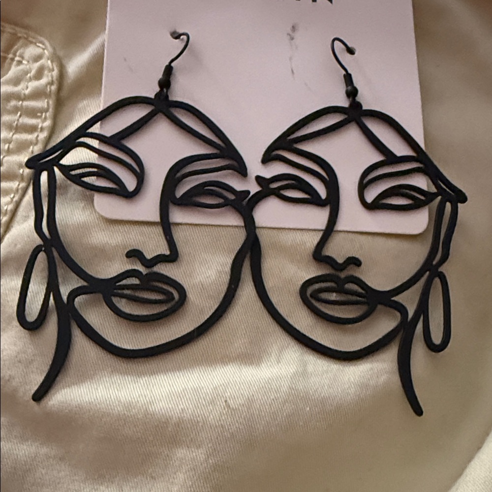 NWT Metal Abstract Face Black Earrings 3” x 2” gorgeous lightweight